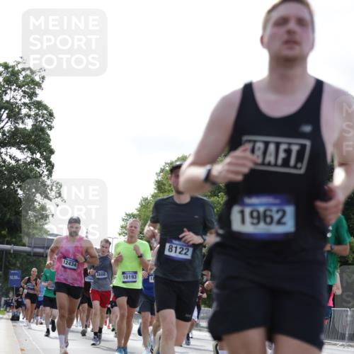 29.06.2025 - hella hamburg halbmarathon Jannik Wohlers http://msf.ph/oto/8219762 29.06.2025 09:50:38 Lombardsbrücke 1256, 1441, 1677, 1962, 2546, 2579, 3056, 3947, 4888, 4889, 5026, 5087, 5275, 5387, 5506, 6429, 6593, 6639, 7110, 7116, 7284, 7635, 8091, 8122, 8319, 8574, 8966, 9371, 9380, 9755, 9833, 10193, 10415, 10469, 11922, 12153, 12434, 12808, 12915, 13268, 13525, 13897, 14274, 14484, 14811, 14924, 15372, 15556, 15866, 15873, 16224, 16295, 16689, 17245, 17668, 18045, 18055, 18192, 18274, 18442, 18559, 18650 meine-sportfotos.de
