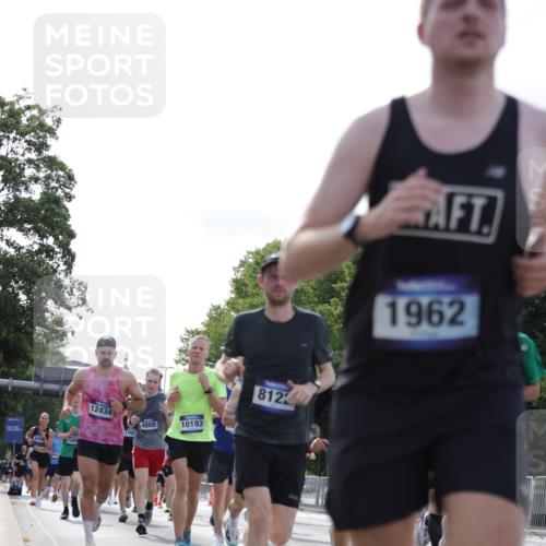 29.06.2025 - hella hamburg halbmarathon Jannik Wohlers http://msf.ph/oto/8219776 29.06.2025 09:50:38 Lombardsbrücke 1256, 1441, 1677, 1962, 2546, 2579, 3056, 3947, 4888, 4889, 5026, 5087, 5275, 5387, 5506, 6429, 6593, 6639, 7110, 7116, 7284, 7635, 8091, 8122, 8319, 8574, 8966, 9371, 9380, 9755, 9833, 10193, 10415, 10469, 11922, 12153, 12434, 12808, 12915, 13268, 13525, 13897, 14274, 14484, 14811, 14924, 15372, 15556, 15866, 15873, 16224, 16295, 16689, 17245, 17668, 18045, 18055, 18192, 18274, 18442, 18559, 18650 meine-sportfotos.de