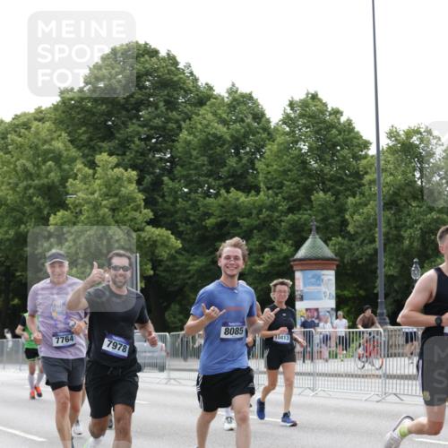 29.06.2025 - hella hamburg halbmarathon Jannik Wohlers http://msf.ph/oto/8219785 29.06.2025 10:27:16 Lombardsbrücke 2080, 3389, 4372, 5285, 6214, 7764, 7978, 8085, 9688, 10158, 10412, 10413, 12500, 13043, 14206, 16838, 17427, 17791, 18012, 18301, 18626, 18766 meine-sportfotos.de