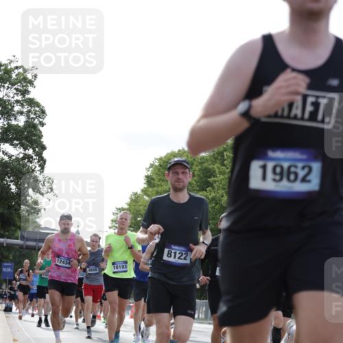 29.06.2025 - hella hamburg halbmarathon Jannik Wohlers http://msf.ph/oto/8219791 29.06.2025 09:50:38 Lombardsbrücke 1256, 1441, 1677, 1962, 2546, 2579, 3056, 3947, 4888, 4889, 5026, 5087, 5275, 5387, 5506, 6429, 6593, 6639, 7110, 7116, 7284, 7635, 8091, 8122, 8319, 8574, 8966, 9371, 9380, 9755, 9833, 10193, 10415, 10469, 11922, 12153, 12434, 12808, 12915, 13268, 13525, 13897, 14274, 14484, 14811, 14924, 15372, 15556, 15866, 15873, 16224, 16295, 16689, 17245, 17668, 18045, 18055, 18192, 18274, 18442, 18559, 18650 meine-sportfotos.de