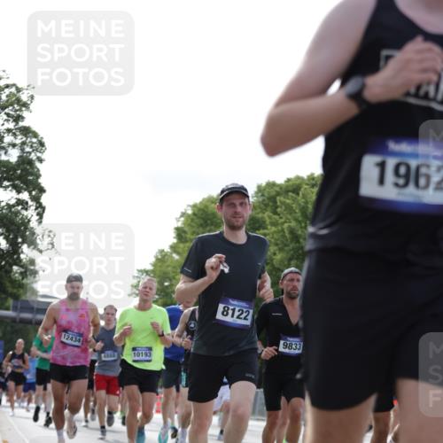 29.06.2025 - hella hamburg halbmarathon Jannik Wohlers http://msf.ph/oto/8219817 29.06.2025 09:50:38 Lombardsbrücke 1256, 1441, 1677, 1962, 2546, 2579, 3056, 3947, 4888, 4889, 5026, 5087, 5275, 5387, 5506, 6429, 6593, 6639, 7110, 7116, 7284, 7635, 8091, 8122, 8319, 8574, 8966, 9371, 9380, 9755, 9833, 10193, 10415, 10469, 11922, 12153, 12434, 12808, 12915, 13268, 13525, 13897, 14274, 14484, 14811, 14924, 15372, 15556, 15866, 15873, 16224, 16295, 16689, 17245, 17668, 18045, 18055, 18192, 18274, 18442, 18559, 18650 meine-sportfotos.de