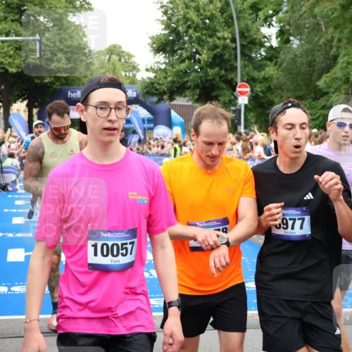 29.06.2025 - hella hamburg halbmarathon Zöllner http://msf.ph/oto/8219818 29.06.2025 10:52:09 Ziel 1482, 2397, 2595, 5093, 5336, 5378, 7732, 12580, 13726, 14248, 15356, 15506, 15829, 16179, 16666, 17033, 18801 meine-sportfotos.de