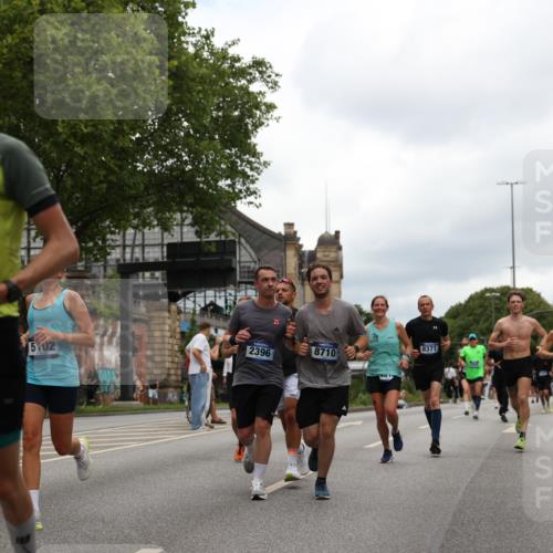 29.06.2025 - hella hamburg halbmarathon Yannick Fuchs http://msf.ph/oto/8219834 29.06.2025 10:45:59 20KM 2287, 2364, 2396, 2397, 2595, 2670, 2818, 4140, 4814, 5008, 5102, 5482, 6286, 6390, 6657, 6776, 7409, 7724, 7732, 7786, 8371, 8413, 8661, 8710, 9074, 9082, 10115, 11551, 11791, 12224, 12367, 12580, 13015, 13047, 13051, 13792, 14122, 14561, 14865, 15356, 15643, 15727, 15829, 15831, 16003, 16179, 16357, 16591, 17033, 17682, 17815, 17962, 17978, 17997, 18019, 18475, 18869, 18982 meine-sportfotos.de