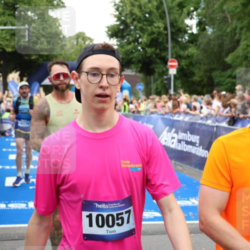 29.06.2025 - hella hamburg halbmarathon Zöllner http://msf.ph/oto/8219871 29.06.2025 10:52:10 Ziel 1482, 2397, 2595, 5093, 5378, 6897, 7732, 9082, 12580, 13726, 14248, 15506, 15829, 16179, 16320, 16666, 17033, 18801 meine-sportfotos.de