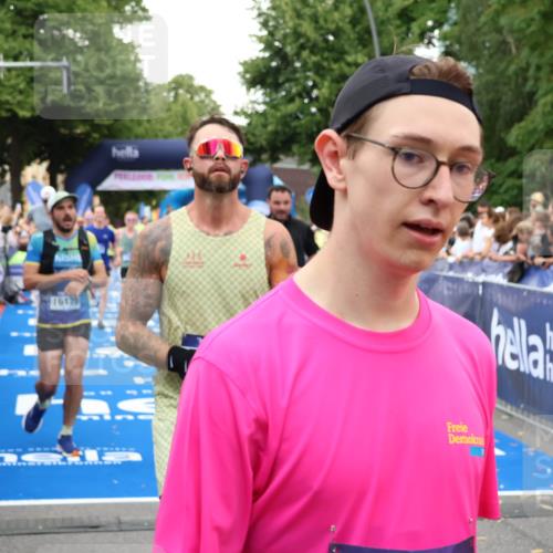 29.06.2025 - hella hamburg halbmarathon Zöllner http://msf.ph/oto/8219892 29.06.2025 10:52:10 Ziel 1482, 2397, 2595, 5093, 5378, 6897, 7732, 9082, 12580, 13726, 14248, 15506, 15829, 16179, 16320, 16666, 17033, 18801 meine-sportfotos.de