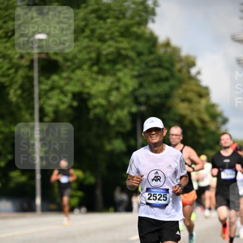 29.06.2025 - hella hamburg halbmarathon Dr. Thomas Lammeyer http://msf.ph/oto/8219904 29.06.2025 09:49:32 Kennedybrücke 2525, 3809, 3843, 3955, 4812, 5042, 6169, 6495, 7055, 7845, 8784, 8956, 9345, 10298, 10453, 10929, 11199 meine-sportfotos.de