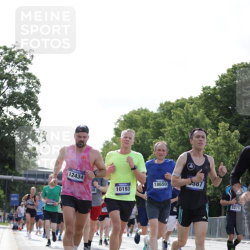 29.06.2025 - hella hamburg halbmarathon Jannik Wohlers http://msf.ph/oto/8219931 29.06.2025 09:50:40 Lombardsbrücke 1256, 1441, 1677, 1962, 2579, 3056, 3947, 4854, 4888, 4889, 5026, 5087, 5275, 5387, 6429, 6593, 6639, 7110, 7116, 7284, 7635, 8091, 8122, 8319, 8574, 8966, 9371, 9380, 9755, 9833, 10193, 10415, 10469, 11922, 12153, 12434, 12808, 12915, 13268, 13525, 14274, 14484, 14811, 14924, 15556, 15654, 15706, 15866, 15873, 16224, 16295, 16689, 17245, 17668, 18045, 18055, 18192, 18274, 18442, 18559, 18650, 18963 meine-sportfotos.de