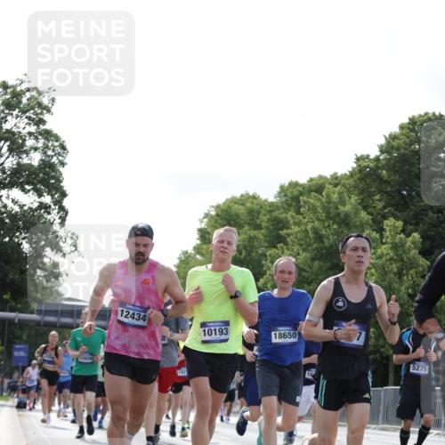 29.06.2025 - hella hamburg halbmarathon Jannik Wohlers http://msf.ph/oto/8219938 29.06.2025 09:50:40 Lombardsbrücke 1256, 1441, 1677, 1962, 2579, 3056, 3947, 4854, 4888, 4889, 5026, 5087, 5275, 5387, 6429, 6593, 6639, 7110, 7116, 7284, 7635, 8091, 8122, 8319, 8574, 8966, 9371, 9380, 9755, 9833, 10193, 10415, 10469, 11922, 12153, 12434, 12808, 12915, 13268, 13525, 14274, 14484, 14811, 14924, 15556, 15654, 15706, 15866, 15873, 16224, 16295, 16689, 17245, 17668, 18045, 18055, 18192, 18274, 18442, 18559, 18650, 18963 meine-sportfotos.de
