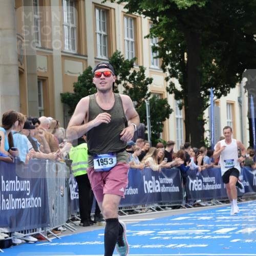 29.06.2025 - hella hamburg halbmarathon Strokosch-Dieckow http://msf.ph/oto/8219939 29.06.2025 10:28:42 Ziel 1953, 2604, 3968, 6090, 10222, 10486, 15655, 17213, 17428, 18763 meine-sportfotos.de