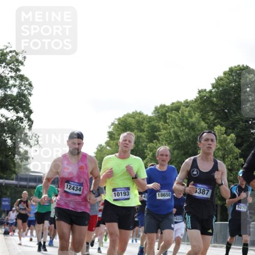 29.06.2025 - hella hamburg halbmarathon Jannik Wohlers http://msf.ph/oto/8219960 29.06.2025 09:50:40 Lombardsbrücke 1256, 1441, 1677, 1962, 2579, 3056, 3947, 4854, 4888, 4889, 5026, 5087, 5275, 5387, 6429, 6593, 6639, 7110, 7116, 7284, 7635, 8091, 8122, 8319, 8574, 8966, 9371, 9380, 9755, 9833, 10193, 10415, 10469, 11922, 12153, 12434, 12808, 12915, 13268, 13525, 14274, 14484, 14811, 14924, 15556, 15654, 15706, 15866, 15873, 16224, 16295, 16689, 17245, 17668, 18045, 18055, 18192, 18274, 18442, 18559, 18650, 18963 meine-sportfotos.de