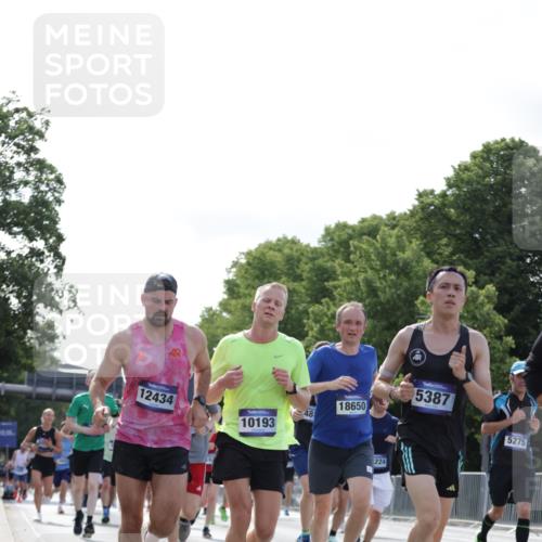 29.06.2025 - hella hamburg halbmarathon Jannik Wohlers http://msf.ph/oto/8219969 29.06.2025 09:50:40 Lombardsbrücke 1256, 1441, 1677, 1962, 2579, 3056, 3947, 4854, 4888, 4889, 5026, 5087, 5275, 5387, 6429, 6593, 6639, 7110, 7116, 7284, 7635, 8091, 8122, 8319, 8574, 8966, 9371, 9380, 9755, 9833, 10193, 10415, 10469, 11922, 12153, 12434, 12808, 12915, 13268, 13525, 14274, 14484, 14811, 14924, 15556, 15654, 15706, 15866, 15873, 16224, 16295, 16689, 17245, 17668, 18045, 18055, 18192, 18274, 18442, 18559, 18650, 18963 meine-sportfotos.de