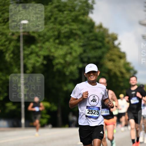 29.06.2025 - hella hamburg halbmarathon Dr. Thomas Lammeyer http://msf.ph/oto/8219970 29.06.2025 09:49:32 Kennedybrücke 2525, 3809, 3843, 3955, 4812, 5042, 6169, 6495, 7055, 7845, 8784, 8956, 9345, 10298, 10453, 10929, 11199 meine-sportfotos.de