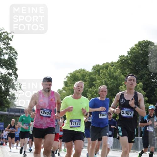29.06.2025 - hella hamburg halbmarathon Jannik Wohlers http://msf.ph/oto/8219983 29.06.2025 09:50:40 Lombardsbrücke 1256, 1441, 1677, 1962, 2579, 3056, 3947, 4854, 4888, 4889, 5026, 5087, 5275, 5387, 6429, 6593, 6639, 7110, 7116, 7284, 7635, 8091, 8122, 8319, 8574, 8966, 9371, 9380, 9755, 9833, 10193, 10415, 10469, 11922, 12153, 12434, 12808, 12915, 13268, 13525, 14274, 14484, 14811, 14924, 15556, 15654, 15706, 15866, 15873, 16224, 16295, 16689, 17245, 17668, 18045, 18055, 18192, 18274, 18442, 18559, 18650, 18963 meine-sportfotos.de