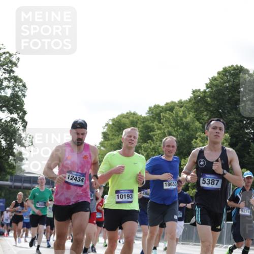 29.06.2025 - hella hamburg halbmarathon Jannik Wohlers http://msf.ph/oto/8219994 29.06.2025 09:50:40 Lombardsbrücke 1256, 1441, 1677, 1962, 2579, 3056, 3947, 4854, 4888, 4889, 5026, 5087, 5275, 5387, 6429, 6593, 6639, 7110, 7116, 7284, 7635, 8091, 8122, 8319, 8574, 8966, 9371, 9380, 9755, 9833, 10193, 10415, 10469, 11922, 12153, 12434, 12808, 12915, 13268, 13525, 14274, 14484, 14811, 14924, 15556, 15654, 15706, 15866, 15873, 16224, 16295, 16689, 17245, 17668, 18045, 18055, 18192, 18274, 18442, 18559, 18650, 18963 meine-sportfotos.de