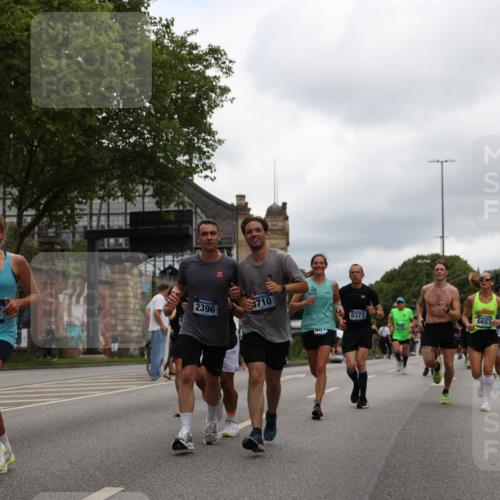 29.06.2025 - hella hamburg halbmarathon Yannick Fuchs http://msf.ph/oto/8219996 29.06.2025 10:46:00 20KM 2287, 2364, 2396, 2397, 2595, 2670, 2818, 4140, 4814, 5008, 5032, 5093, 5102, 5482, 6286, 6390, 6657, 6776, 7409, 7724, 7732, 7786, 8371, 8413, 8661, 8710, 9082, 10115, 11551, 11791, 12224, 12367, 12580, 13015, 13047, 13051, 13792, 14122, 14300, 14561, 14865, 15356, 15643, 15727, 15829, 15831, 16003, 16179, 16357, 16591, 17033, 17682, 17815, 17978, 17997, 18019, 18475, 18869, 18982 meine-sportfotos.de