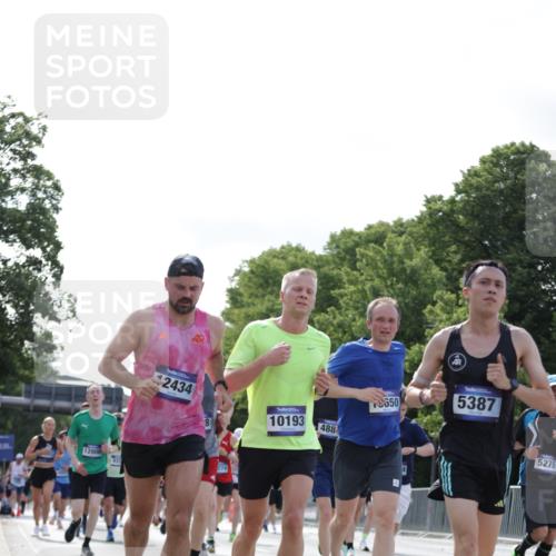29.06.2025 - hella hamburg halbmarathon Jannik Wohlers http://msf.ph/oto/8220004 29.06.2025 09:50:40 Lombardsbrücke 1256, 1441, 1677, 1962, 2579, 3056, 3947, 4854, 4888, 4889, 5026, 5087, 5275, 5387, 6429, 6593, 6639, 7110, 7116, 7284, 7635, 8091, 8122, 8319, 8574, 8966, 9371, 9380, 9755, 9833, 10193, 10415, 10469, 11922, 12153, 12434, 12808, 12915, 13268, 13525, 14274, 14484, 14811, 14924, 15556, 15654, 15706, 15866, 15873, 16224, 16295, 16689, 17245, 17668, 18045, 18055, 18192, 18274, 18442, 18559, 18650, 18963 meine-sportfotos.de