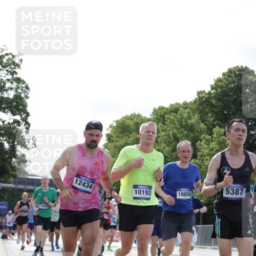 29.06.2025 - hella hamburg halbmarathon Jannik Wohlers http://msf.ph/oto/8220020 29.06.2025 09:50:40 Lombardsbrücke 1256, 1441, 1677, 1962, 2579, 3056, 3947, 4854, 4888, 4889, 5026, 5087, 5275, 5387, 6429, 6593, 6639, 7110, 7116, 7284, 7635, 8091, 8122, 8319, 8574, 8966, 9371, 9380, 9755, 9833, 10193, 10415, 10469, 11922, 12153, 12434, 12808, 12915, 13268, 13525, 14274, 14484, 14811, 14924, 15556, 15654, 15706, 15866, 15873, 16224, 16295, 16689, 17245, 17668, 18045, 18055, 18192, 18274, 18442, 18559, 18650, 18963 meine-sportfotos.de