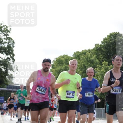 29.06.2025 - hella hamburg halbmarathon Jannik Wohlers http://msf.ph/oto/8220028 29.06.2025 09:50:40 Lombardsbrücke 1256, 1441, 1677, 1962, 2579, 3056, 3947, 4854, 4888, 4889, 5026, 5087, 5275, 5387, 6429, 6593, 6639, 7110, 7116, 7284, 7635, 8091, 8122, 8319, 8574, 8966, 9371, 9380, 9755, 9833, 10193, 10415, 10469, 11922, 12153, 12434, 12808, 12915, 13268, 13525, 14274, 14484, 14811, 14924, 15556, 15654, 15706, 15866, 15873, 16224, 16295, 16689, 17245, 17668, 18045, 18055, 18192, 18274, 18442, 18559, 18650, 18963 meine-sportfotos.de