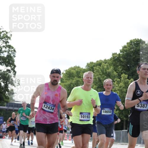 29.06.2025 - hella hamburg halbmarathon Jannik Wohlers http://msf.ph/oto/8220036 29.06.2025 09:50:40 Lombardsbrücke 1256, 1441, 1677, 1962, 2579, 3056, 3947, 4854, 4888, 4889, 5026, 5087, 5275, 5387, 6429, 6593, 6639, 7110, 7116, 7284, 7635, 8091, 8122, 8319, 8574, 8966, 9371, 9380, 9755, 9833, 10193, 10415, 10469, 11922, 12153, 12434, 12808, 12915, 13268, 13525, 14274, 14484, 14811, 14924, 15556, 15654, 15706, 15866, 15873, 16224, 16295, 16689, 17245, 17668, 18045, 18055, 18192, 18274, 18442, 18559, 18650, 18963 meine-sportfotos.de