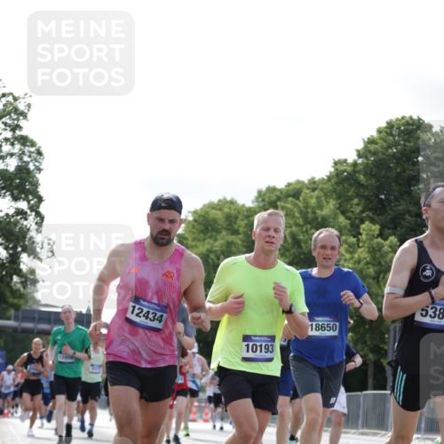 29.06.2025 - hella hamburg halbmarathon Jannik Wohlers http://msf.ph/oto/8220045 29.06.2025 09:50:40 Lombardsbrücke 1256, 1441, 1677, 1962, 2579, 3056, 3947, 4854, 4888, 4889, 5026, 5087, 5275, 5387, 6429, 6593, 6639, 7110, 7116, 7284, 7635, 8091, 8122, 8319, 8574, 8966, 9371, 9380, 9755, 9833, 10193, 10415, 10469, 11922, 12153, 12434, 12808, 12915, 13268, 13525, 14274, 14484, 14811, 14924, 15556, 15654, 15706, 15866, 15873, 16224, 16295, 16689, 17245, 17668, 18045, 18055, 18192, 18274, 18442, 18559, 18650, 18963 meine-sportfotos.de