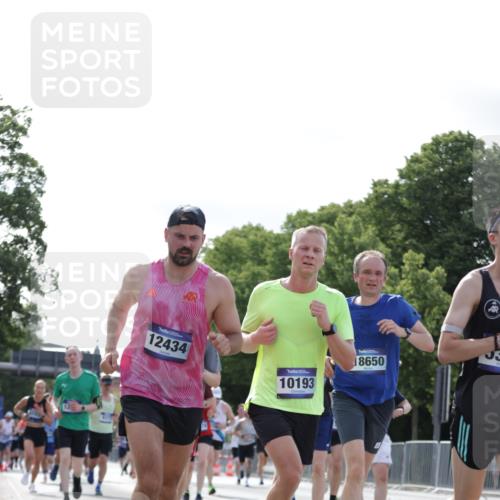 29.06.2025 - hella hamburg halbmarathon Jannik Wohlers http://msf.ph/oto/8220055 29.06.2025 09:50:40 Lombardsbrücke 1256, 1441, 1677, 1962, 2579, 3056, 3947, 4854, 4888, 4889, 5026, 5087, 5275, 5387, 6429, 6593, 6639, 7110, 7116, 7284, 7635, 8091, 8122, 8319, 8574, 8966, 9371, 9380, 9755, 9833, 10193, 10415, 10469, 11922, 12153, 12434, 12808, 12915, 13268, 13525, 14274, 14484, 14811, 14924, 15556, 15654, 15706, 15866, 15873, 16224, 16295, 16689, 17245, 17668, 18045, 18055, 18192, 18274, 18442, 18559, 18650, 18963 meine-sportfotos.de