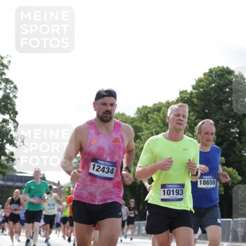 29.06.2025 - hella hamburg halbmarathon Jannik Wohlers http://msf.ph/oto/8220069 29.06.2025 09:50:40 Lombardsbrücke 1256, 1441, 1677, 1962, 2579, 3056, 3947, 4854, 4888, 4889, 5026, 5087, 5275, 5387, 6429, 6593, 6639, 7110, 7116, 7284, 7635, 8091, 8122, 8319, 8574, 8966, 9371, 9380, 9755, 9833, 10193, 10415, 10469, 11922, 12153, 12434, 12808, 12915, 13268, 13525, 14274, 14484, 14811, 14924, 15556, 15654, 15706, 15866, 15873, 16224, 16295, 16689, 17245, 17668, 18045, 18055, 18192, 18274, 18442, 18559, 18650, 18963 meine-sportfotos.de