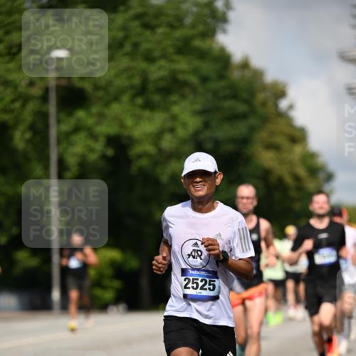 29.06.2025 - hella hamburg halbmarathon Dr. Thomas Lammeyer http://msf.ph/oto/8220091 29.06.2025 09:49:32 Kennedybrücke 2525, 3809, 3843, 3955, 4812, 5042, 6169, 6495, 7055, 7845, 8784, 8956, 9345, 10298, 10453, 10929, 11199 meine-sportfotos.de