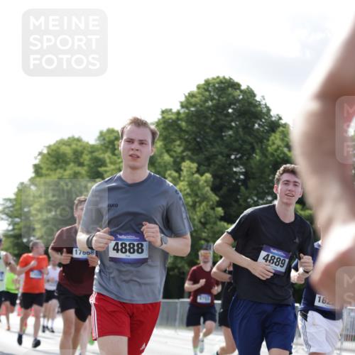 29.06.2025 - hella hamburg halbmarathon Jannik Wohlers http://msf.ph/oto/8220096 29.06.2025 09:50:42 Lombardsbrücke 1256, 1441, 1677, 1962, 2579, 3947, 4854, 4888, 4889, 5087, 5275, 5387, 6429, 6593, 6639, 6721, 6901, 7116, 7284, 7635, 8091, 8122, 8319, 8966, 9262, 9313, 9371, 9380, 9755, 9833, 10193, 10415, 10469, 11907, 11922, 12153, 12385, 12434, 12808, 12915, 13268, 13525, 14093, 14274, 14484, 14811, 14924, 15654, 15706, 15866, 15873, 16224, 16295, 16689, 17245, 17668, 18045, 18055, 18192, 18274, 18442, 18650, 18963 meine-sportfotos.de