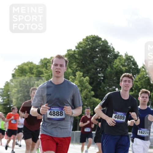 29.06.2025 - hella hamburg halbmarathon Jannik Wohlers http://msf.ph/oto/8220111 29.06.2025 09:50:42 Lombardsbrücke 1256, 1441, 1677, 1962, 2579, 3947, 4854, 4888, 4889, 5087, 5275, 5387, 6429, 6593, 6639, 6721, 6901, 7116, 7284, 7635, 8091, 8122, 8319, 8966, 9262, 9313, 9371, 9380, 9755, 9833, 10193, 10415, 10469, 11907, 11922, 12153, 12385, 12434, 12808, 12915, 13268, 13525, 14093, 14274, 14484, 14811, 14924, 15654, 15706, 15866, 15873, 16224, 16295, 16689, 17245, 17668, 18045, 18055, 18192, 18274, 18442, 18650, 18963 meine-sportfotos.de
