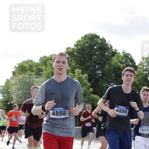 29.06.2025 - hella hamburg halbmarathon Jannik Wohlers http://msf.ph/oto/8220118 29.06.2025 09:50:42 Lombardsbrücke 1256, 1441, 1677, 1962, 2579, 3947, 4854, 4888, 4889, 5087, 5275, 5387, 6429, 6593, 6639, 6721, 6901, 7116, 7284, 7635, 8091, 8122, 8319, 8966, 9262, 9313, 9371, 9380, 9755, 9833, 10193, 10415, 10469, 11907, 11922, 12153, 12385, 12434, 12808, 12915, 13268, 13525, 14093, 14274, 14484, 14811, 14924, 15654, 15706, 15866, 15873, 16224, 16295, 16689, 17245, 17668, 18045, 18055, 18192, 18274, 18442, 18650, 18963 meine-sportfotos.de