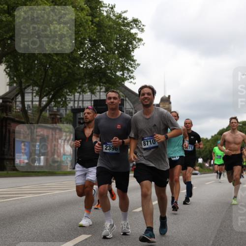 29.06.2025 - hella hamburg halbmarathon Yannick Fuchs http://msf.ph/oto/8220136 29.06.2025 10:46:00 20KM 2287, 2364, 2396, 2397, 2595, 2670, 2818, 4140, 4814, 5008, 5032, 5093, 5102, 5482, 6286, 6390, 6657, 6776, 7409, 7724, 7732, 7786, 8371, 8413, 8661, 8710, 9082, 10115, 11551, 11791, 12224, 12367, 12580, 13015, 13047, 13051, 13792, 14122, 14300, 14561, 14865, 15356, 15643, 15727, 15829, 15831, 16003, 16179, 16357, 16591, 17033, 17682, 17815, 17978, 17997, 18019, 18475, 18869, 18982 meine-sportfotos.de