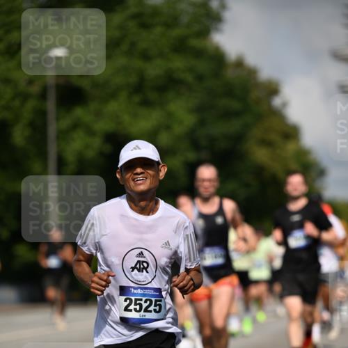 29.06.2025 - hella hamburg halbmarathon Dr. Thomas Lammeyer http://msf.ph/oto/8220150 29.06.2025 09:49:33 Kennedybrücke 2525, 3809, 3843, 3955, 4812, 5042, 6169, 6495, 7055, 7845, 7901, 8784, 8956, 9345, 10298, 10453, 10929, 11199 meine-sportfotos.de
