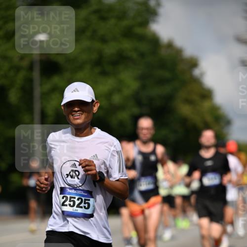 29.06.2025 - hella hamburg halbmarathon Dr. Thomas Lammeyer http://msf.ph/oto/8220158 29.06.2025 09:49:33 Kennedybrücke 2525, 3809, 3843, 3955, 4812, 5042, 6169, 6495, 7055, 7845, 7901, 8784, 8956, 9345, 10298, 10453, 10929, 11199 meine-sportfotos.de