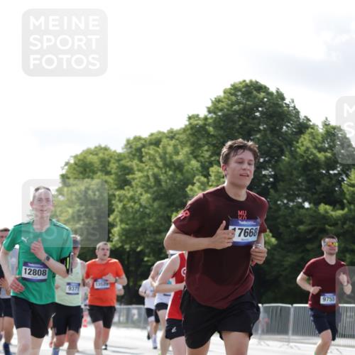 29.06.2025 - hella hamburg halbmarathon Jannik Wohlers http://msf.ph/oto/8220169 29.06.2025 09:50:43 Lombardsbrücke 1256, 1441, 1677, 1962, 2579, 3947, 4854, 4888, 4889, 5087, 5275, 5387, 6429, 6593, 6639, 6721, 6901, 7116, 7284, 7635, 7693, 8091, 8122, 8319, 8966, 9262, 9313, 9371, 9380, 9755, 9833, 10193, 10415, 10469, 11907, 11922, 12153, 12385, 12434, 12808, 12915, 13268, 13525, 14093, 14274, 14447, 14484, 14811, 14924, 15654, 15706, 15866, 15873, 16224, 16295, 16761, 17245, 17668, 18045, 18055, 18192, 18274, 18650, 18963 meine-sportfotos.de