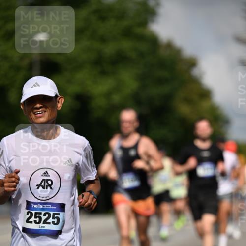 29.06.2025 - hella hamburg halbmarathon Dr. Thomas Lammeyer http://msf.ph/oto/8220175 29.06.2025 09:49:33 Kennedybrücke 2525, 3809, 3843, 3955, 4812, 5042, 6169, 6495, 7055, 7845, 7901, 8784, 8956, 9345, 10298, 10453, 10929, 11199 meine-sportfotos.de