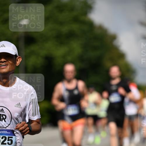 29.06.2025 - hella hamburg halbmarathon Dr. Thomas Lammeyer http://msf.ph/oto/8220187 29.06.2025 09:49:34 Kennedybrücke 2525, 3809, 3843, 3955, 4812, 5042, 6169, 6495, 7055, 7845, 7901, 8784, 8956, 9345, 10298, 10453, 10929, 11199 meine-sportfotos.de