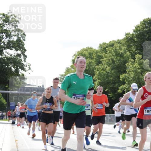 29.06.2025 - hella hamburg halbmarathon Jannik Wohlers http://msf.ph/oto/8220203 29.06.2025 09:50:43 Lombardsbrücke 1256, 1441, 1677, 1962, 2579, 3947, 4854, 4888, 4889, 5087, 5275, 5387, 6429, 6593, 6639, 6721, 6901, 7116, 7284, 7635, 7693, 8091, 8122, 8319, 8966, 9262, 9313, 9371, 9380, 9755, 9833, 10193, 10415, 10469, 11907, 11922, 12153, 12385, 12434, 12808, 12915, 13268, 13525, 14093, 14274, 14447, 14484, 14811, 14924, 15654, 15706, 15866, 15873, 16224, 16295, 16761, 17245, 17668, 18045, 18055, 18192, 18274, 18650, 18963 meine-sportfotos.de