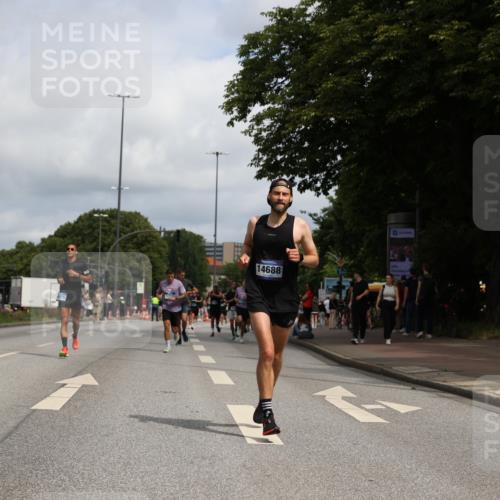29.06.2025 - hella hamburg halbmarathon Yannick Fuchs http://msf.ph/oto/8220226 29.06.2025 10:33:02 20KM 1042, 1615, 1688, 1710, 2262, 2296, 2745, 2849, 3014, 3431, 3530, 4148, 5091, 5248, 6095, 6684, 7110, 7229, 8002, 8091, 11049, 11379, 12915, 13755, 14688, 14992, 15372, 16075, 17154, 17623, 17722, 18529, 18584, 18761 meine-sportfotos.de