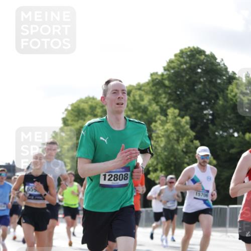 29.06.2025 - hella hamburg halbmarathon Jannik Wohlers http://msf.ph/oto/8220232 29.06.2025 09:50:44 Lombardsbrücke 1256, 1441, 1677, 1962, 2579, 3700, 3947, 4854, 4888, 4889, 5087, 5275, 5387, 6429, 6593, 6639, 6721, 6901, 7116, 7284, 7635, 7693, 8091, 8122, 8319, 8966, 9262, 9313, 9371, 9380, 9755, 9833, 10193, 10415, 10469, 11907, 11922, 12153, 12385, 12434, 12808, 12915, 13268, 13525, 14093, 14274, 14447, 14484, 14811, 15654, 15706, 15866, 15873, 16224, 16295, 16761, 17245, 17492, 17668, 18045, 18055, 18192, 18274, 18650, 18963 meine-sportfotos.de