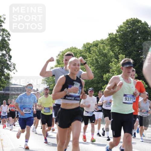 29.06.2025 - hella hamburg halbmarathon Jannik Wohlers http://msf.ph/oto/8220285 29.06.2025 09:50:45 Lombardsbrücke 1256, 1677, 1941, 1962, 2579, 3700, 3947, 4854, 4888, 4889, 5087, 5275, 5387, 6429, 6593, 6639, 6721, 6901, 7116, 7284, 7635, 7693, 8091, 8122, 8319, 8966, 9262, 9313, 9371, 9380, 9755, 9833, 9885, 10193, 10415, 10469, 11907, 11922, 12153, 12385, 12434, 12808, 12915, 13268, 13525, 14093, 14274, 14447, 14484, 14811, 14816, 15654, 15706, 15866, 15873, 16224, 16295, 16761, 17245, 17492, 17668, 17834, 18055, 18192, 18274, 18650, 18963 meine-sportfotos.de