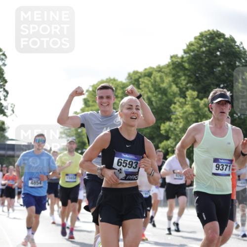 29.06.2025 - hella hamburg halbmarathon Jannik Wohlers http://msf.ph/oto/8220313 29.06.2025 09:50:45 Lombardsbrücke 1256, 1677, 1941, 1962, 2579, 3700, 3947, 4854, 4888, 4889, 5087, 5275, 5387, 6429, 6593, 6639, 6721, 6901, 7116, 7284, 7635, 7693, 8091, 8122, 8319, 8966, 9262, 9313, 9371, 9380, 9755, 9833, 9885, 10193, 10415, 10469, 11907, 11922, 12153, 12385, 12434, 12808, 12915, 13268, 13525, 14093, 14274, 14447, 14484, 14811, 14816, 15654, 15706, 15866, 15873, 16224, 16295, 16761, 17245, 17492, 17668, 17834, 18055, 18192, 18274, 18650, 18963 meine-sportfotos.de