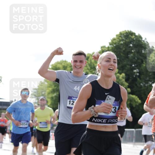29.06.2025 - hella hamburg halbmarathon Jannik Wohlers http://msf.ph/oto/8220370 29.06.2025 09:50:46 Lombardsbrücke 1256, 1677, 1941, 1962, 2579, 3700, 3947, 4854, 4888, 4889, 5087, 5275, 5387, 6429, 6593, 6639, 6721, 6901, 7116, 7284, 7378, 7635, 7693, 7962, 8122, 8319, 8966, 9262, 9313, 9371, 9380, 9755, 9833, 9885, 10193, 10415, 10469, 11907, 11922, 12153, 12385, 12434, 12808, 12915, 13268, 13525, 14093, 14274, 14447, 14811, 14816, 15654, 15706, 15866, 15873, 16224, 16295, 16761, 17245, 17492, 17668, 17834, 18055, 18192, 18274, 18650, 18963 meine-sportfotos.de