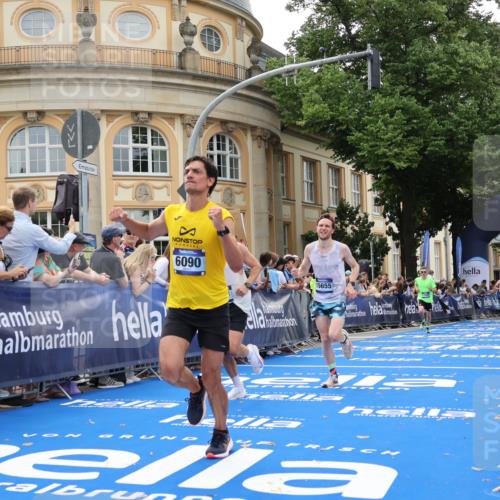 29.06.2025 - hella hamburg halbmarathon Strokosch-Dieckow http://msf.ph/oto/8220372 29.06.2025 10:28:45 Ziel 1953, 2604, 3968, 6090, 10486, 15655, 17428, 18763 meine-sportfotos.de
