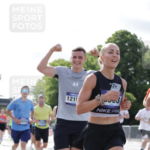 29.06.2025 - hella hamburg halbmarathon Jannik Wohlers http://msf.ph/oto/8220380 29.06.2025 09:50:46 Lombardsbrücke 1256, 1677, 1941, 1962, 2579, 3700, 3947, 4854, 4888, 4889, 5087, 5275, 5387, 6429, 6593, 6639, 6721, 6901, 7116, 7284, 7378, 7635, 7693, 7962, 8122, 8319, 8966, 9262, 9313, 9371, 9380, 9755, 9833, 9885, 10193, 10415, 10469, 11907, 11922, 12153, 12385, 12434, 12808, 12915, 13268, 13525, 14093, 14274, 14447, 14811, 14816, 15654, 15706, 15866, 15873, 16224, 16295, 16761, 17245, 17492, 17668, 17834, 18055, 18192, 18274, 18650, 18963 meine-sportfotos.de
