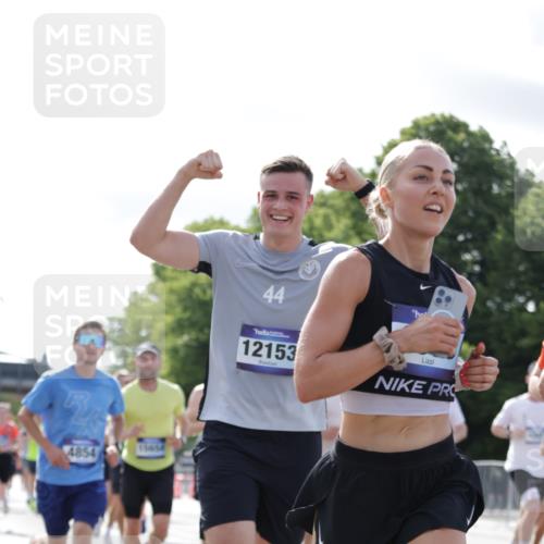 29.06.2025 - hella hamburg halbmarathon Jannik Wohlers http://msf.ph/oto/8220398 29.06.2025 09:50:46 Lombardsbrücke 1256, 1677, 1941, 1962, 2579, 3700, 3947, 4854, 4888, 4889, 5087, 5275, 5387, 6429, 6593, 6639, 6721, 6901, 7116, 7284, 7378, 7635, 7693, 7962, 8122, 8319, 8966, 9262, 9313, 9371, 9380, 9755, 9833, 9885, 10193, 10415, 10469, 11907, 11922, 12153, 12385, 12434, 12808, 12915, 13268, 13525, 14093, 14274, 14447, 14811, 14816, 15654, 15706, 15866, 15873, 16224, 16295, 16761, 17245, 17492, 17668, 17834, 18055, 18192, 18274, 18650, 18963 meine-sportfotos.de