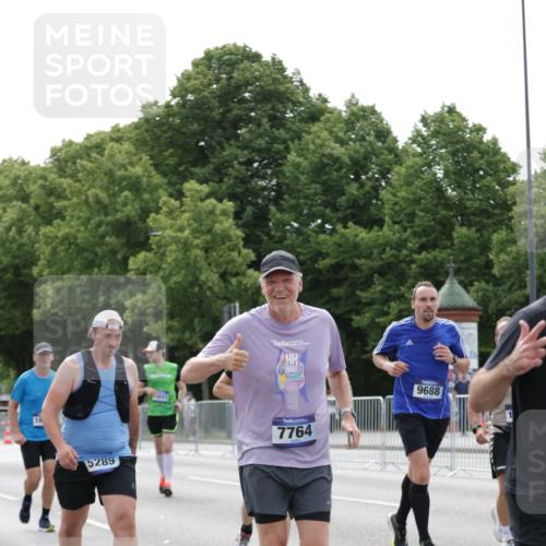 29.06.2025 - hella hamburg halbmarathon Jannik Wohlers http://msf.ph/oto/8220401 29.06.2025 10:27:18 Lombardsbrücke 2080, 3389, 4372, 5177, 5285, 6214, 7764, 7978, 8085, 9688, 10158, 10412, 10413, 12823, 13043, 14206, 15607, 16569, 16804, 16838, 17427, 17791, 18012, 18301, 18626, 18766 meine-sportfotos.de