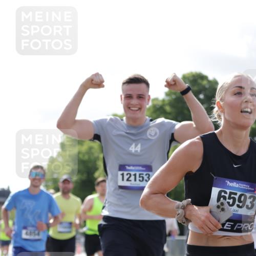 29.06.2025 - hella hamburg halbmarathon Jannik Wohlers http://msf.ph/oto/8220430 29.06.2025 09:50:46 Lombardsbrücke 1256, 1677, 1941, 1962, 2579, 3700, 3947, 4854, 4888, 4889, 5087, 5275, 5387, 6429, 6593, 6639, 6721, 6901, 7116, 7284, 7378, 7635, 7693, 7962, 8122, 8319, 8966, 9262, 9313, 9371, 9380, 9755, 9833, 9885, 10193, 10415, 10469, 11907, 11922, 12153, 12385, 12434, 12808, 12915, 13268, 13525, 14093, 14274, 14447, 14811, 14816, 15654, 15706, 15866, 15873, 16224, 16295, 16761, 17245, 17492, 17668, 17834, 18055, 18192, 18274, 18650, 18963 meine-sportfotos.de