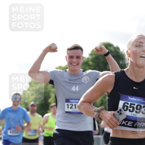 29.06.2025 - hella hamburg halbmarathon Jannik Wohlers http://msf.ph/oto/8220434 29.06.2025 09:50:46 Lombardsbrücke 1256, 1677, 1941, 1962, 2579, 3700, 3947, 4854, 4888, 4889, 5087, 5275, 5387, 6429, 6593, 6639, 6721, 6901, 7116, 7284, 7378, 7635, 7693, 7962, 8122, 8319, 8966, 9262, 9313, 9371, 9380, 9755, 9833, 9885, 10193, 10415, 10469, 11907, 11922, 12153, 12385, 12434, 12808, 12915, 13268, 13525, 14093, 14274, 14447, 14811, 14816, 15654, 15706, 15866, 15873, 16224, 16295, 16761, 17245, 17492, 17668, 17834, 18055, 18192, 18274, 18650, 18963 meine-sportfotos.de