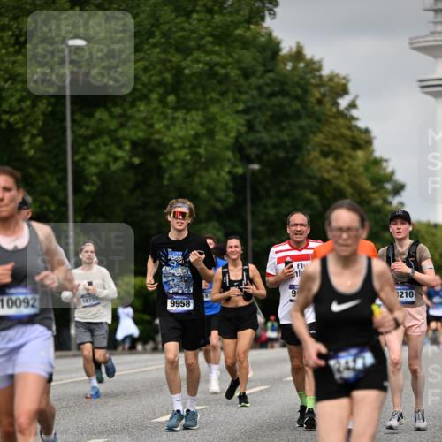 29.06.2025 - hella hamburg halbmarathon Dr. Thomas Lammeyer http://msf.ph/oto/8220477 29.06.2025 10:12:59 Kennedybrücke 1147, 1188, 1823, 2427, 2978, 3762, 4592, 4859, 5885, 6674, 7198, 7348, 9718, 9823, 9951, 9958, 10035, 10092, 10194, 10609, 10857 meine-sportfotos.de