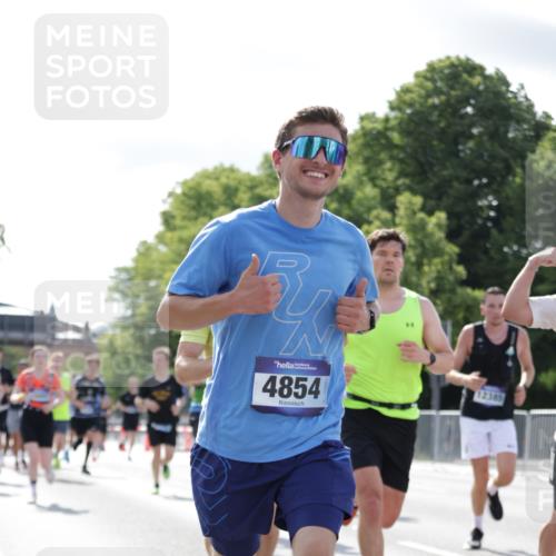 29.06.2025 - hella hamburg halbmarathon Jannik Wohlers http://msf.ph/oto/8220494 29.06.2025 09:50:47 Lombardsbrücke 1256, 1677, 1941, 1962, 2579, 3700, 4854, 4888, 4889, 5087, 5275, 5387, 6593, 6721, 6901, 7116, 7284, 7378, 7635, 7693, 7962, 8122, 8319, 8966, 9262, 9313, 9371, 9380, 9755, 9833, 9885, 10193, 10415, 10469, 11907, 11922, 12153, 12385, 12434, 12808, 12915, 13268, 13525, 14093, 14201, 14210, 14447, 14811, 14816, 15654, 15706, 15866, 15873, 16224, 16295, 16761, 17245, 17492, 17668, 17834, 18055, 18274, 18650, 18963 meine-sportfotos.de